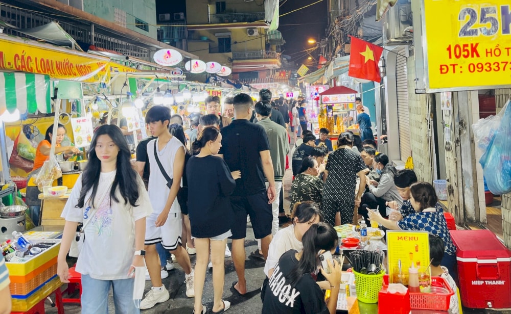 a foodie haven in flower market
